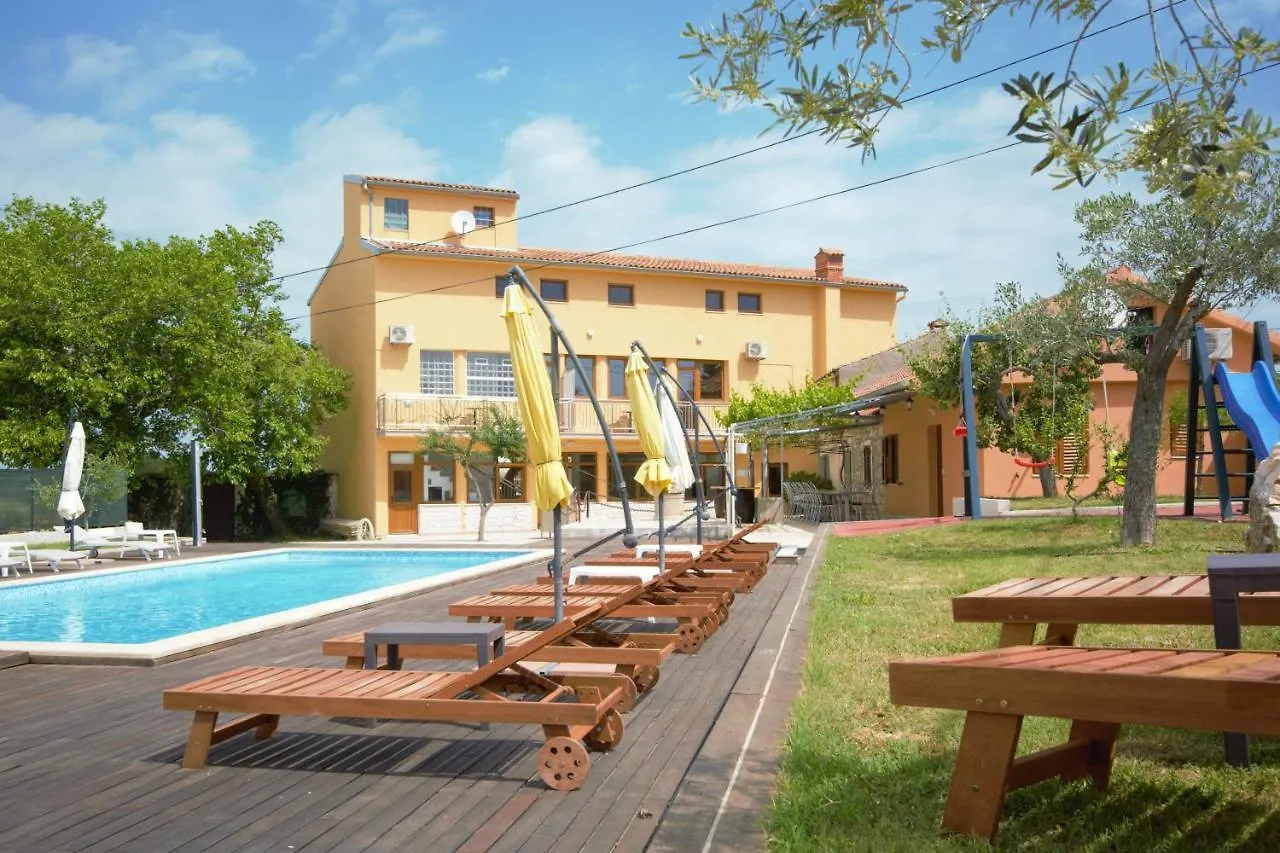 Xxl Holiday Home With Pool Marcana