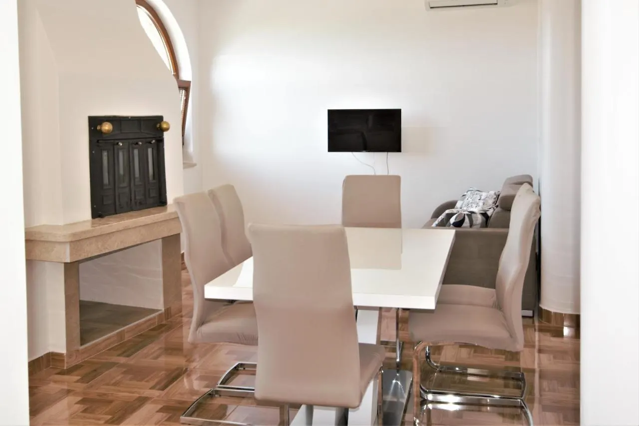 Xxl Holiday Home With Pool Marcana 0*,