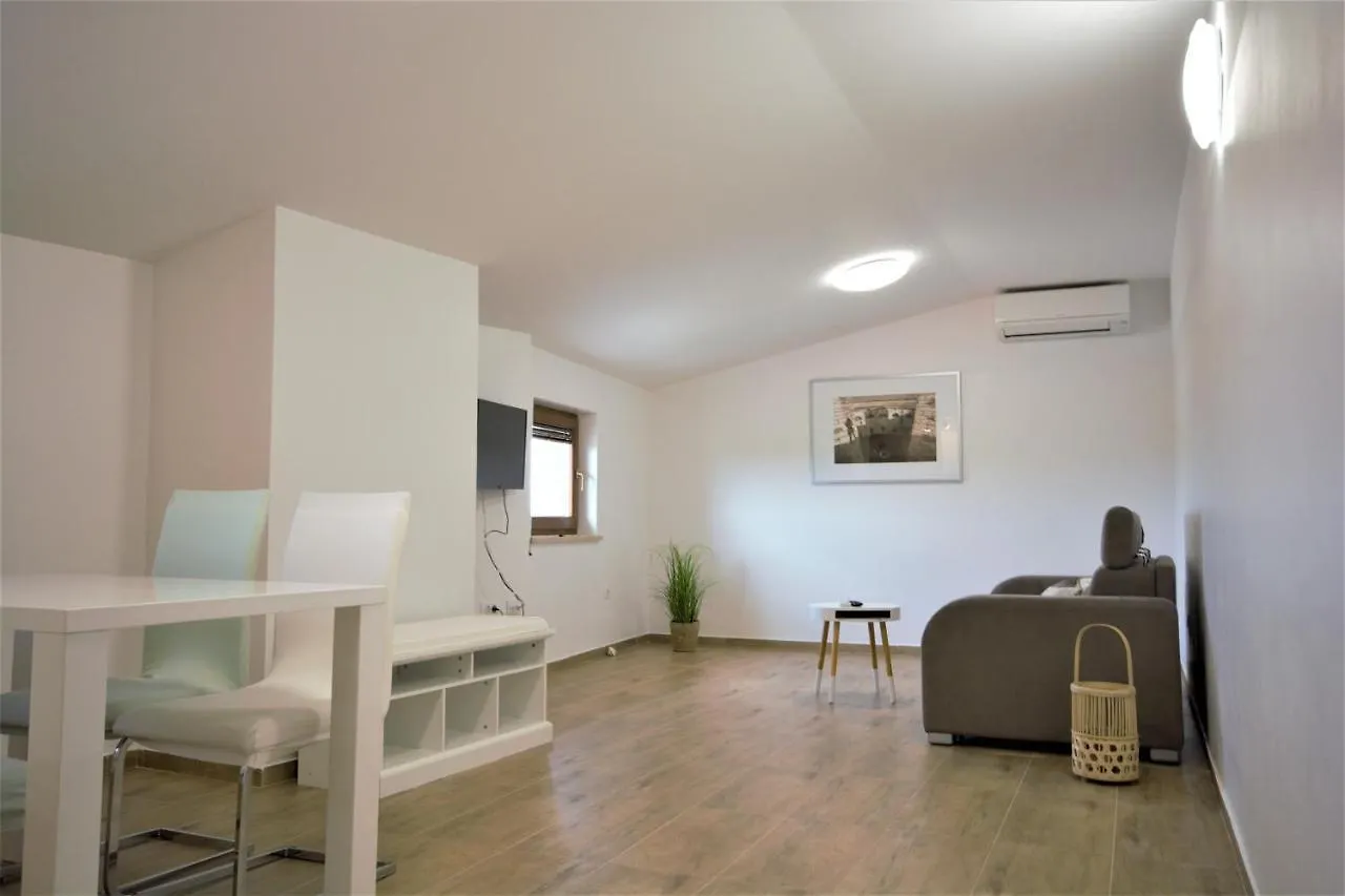 Xxl Holiday Home With Pool Marcana Croatia