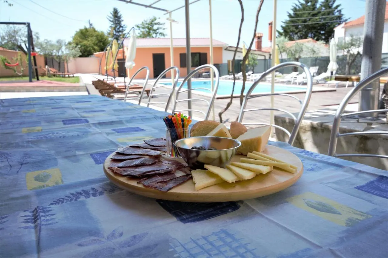 Xxl Holiday Home With Pool Marcana